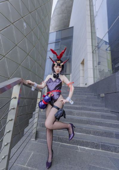 欧美换装秀视频_剧情片在线手机播放