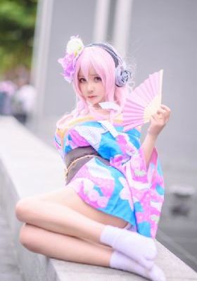 时尚博主白色裤子欧美街拍_1080P全集免费播放